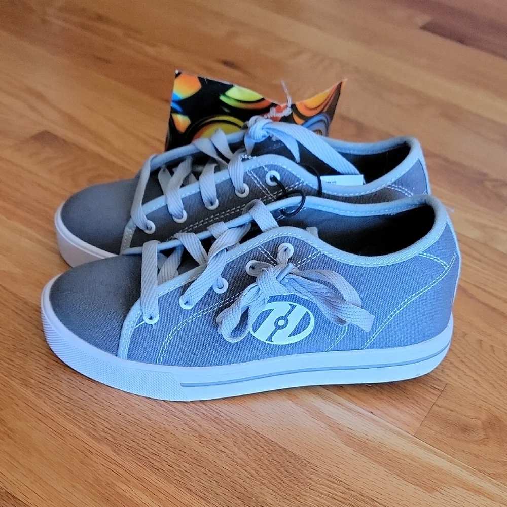Heelys Gray Sneakers with Low-Top Design